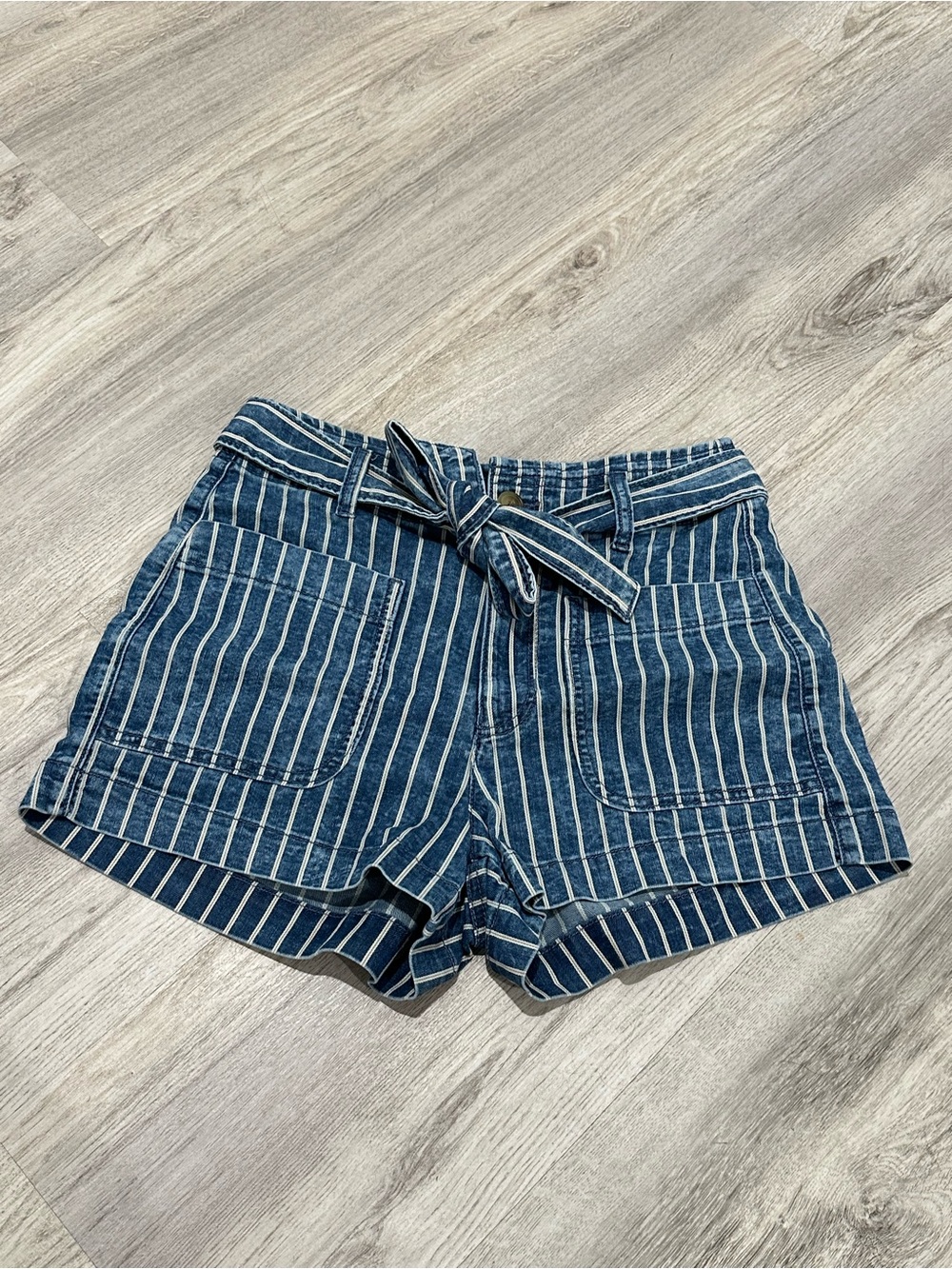 American Eagle Outfitters Blue Striped Tie-Waist Denim Shorts 6